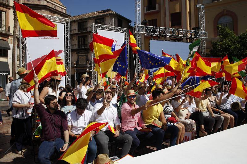 Rivera exhibe «patriotismo» en Málaga para contrarrestar el golpe de efecto de Sánchez