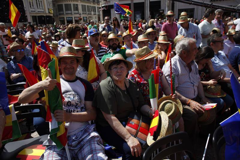 Rivera exhibe «patriotismo» en Málaga para contrarrestar el golpe de efecto de Sánchez