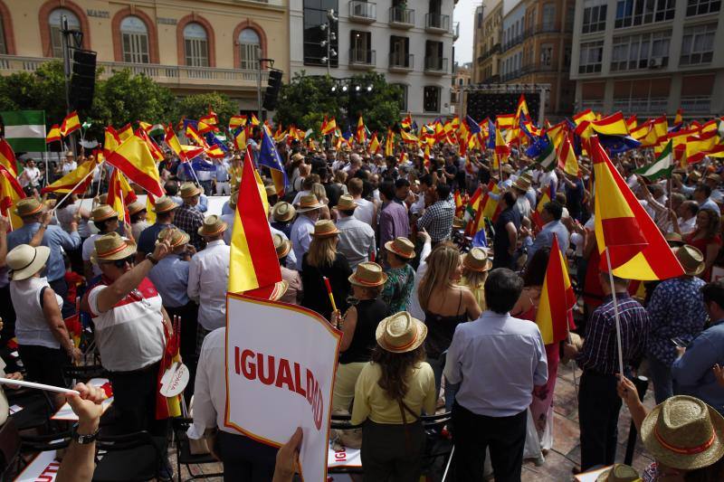 Rivera exhibe «patriotismo» en Málaga para contrarrestar el golpe de efecto de Sánchez