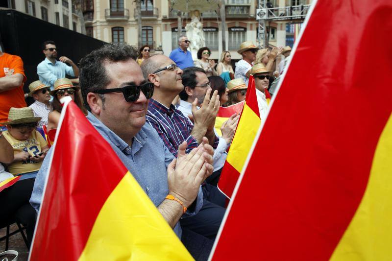 Rivera exhibe «patriotismo» en Málaga para contrarrestar el golpe de efecto de Sánchez