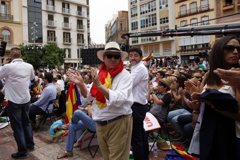 Rivera exhibe «patriotismo» en Málaga para contrarrestar el golpe de efecto de Sánchez
