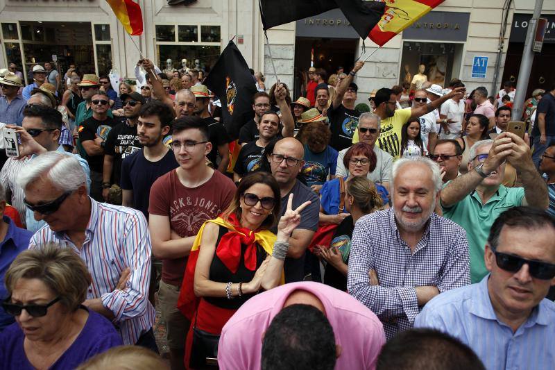 Rivera exhibe «patriotismo» en Málaga para contrarrestar el golpe de efecto de Sánchez