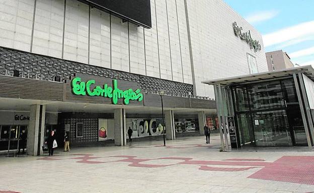 Unas 6.000 familias de Málaga pendientes de los cambios en El Corte Inglés