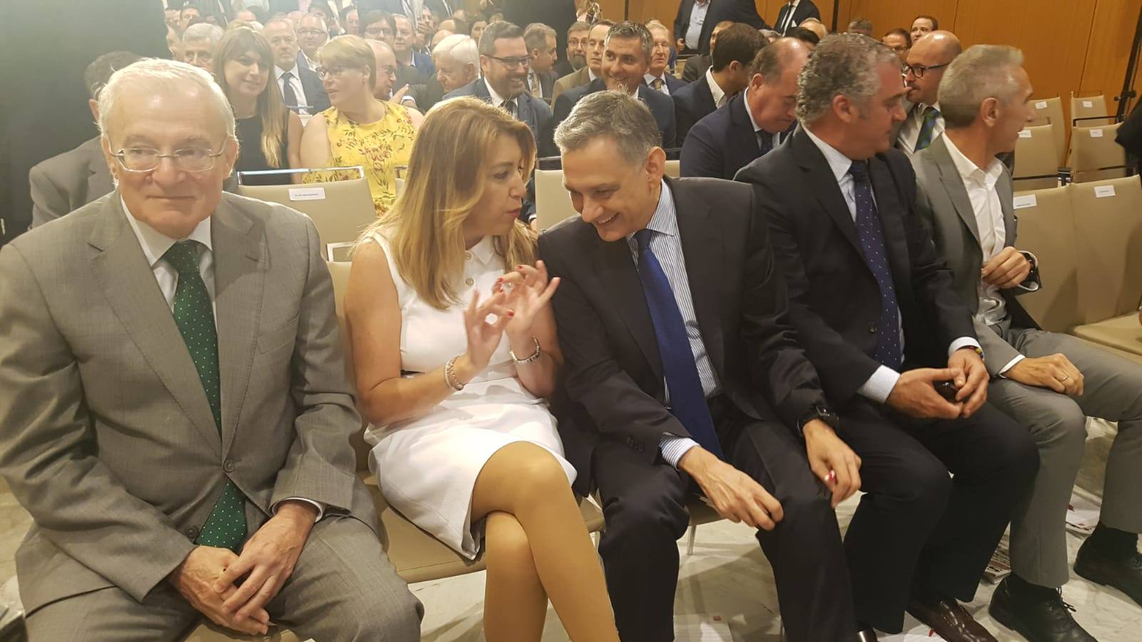 Numerosas personalidades de la sociedad malagueña han asistido al Foro SUR con la presidenta de la Junta de Andalucía, Susana Díez, que se ha desarrollado en el hotel NH de Málaga capital, hoy lunes 18 de junio