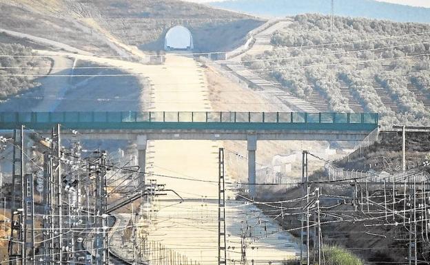 Los geógrafos denuncian «despilfarro» en varias infraestructuras de Málaga