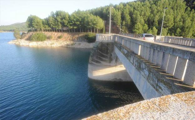 Imagen del pantano de Sitjar, situado entre las poblaciones de Onda y Ribesalbes.