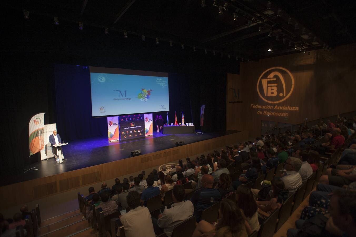 La gran familia del baloncesto se dio cita en la gala de los premios provinciales de la temporada 2017-2018 en la que se reconoció la labor de los disitntos equipos y personalidades que han brillado en este tiempo.