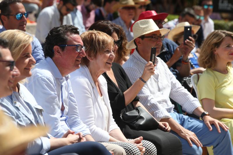 La aspirante a presidir a los populares abre en Málaga su campaña acompañada por los presidentes del partido en Málaga, Sevilla, Córdoba y Huelva y el líder andaluz, Juanma Moreno