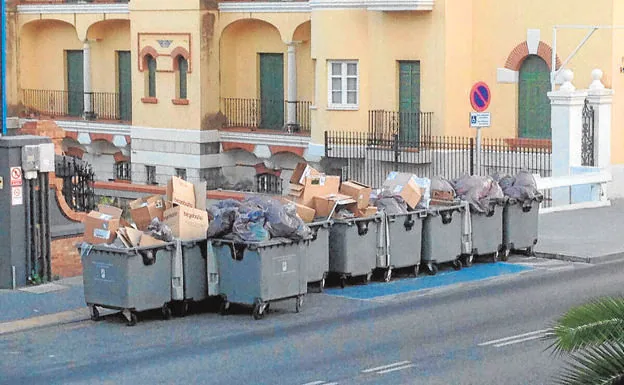 Contenedores repletos en la avenida Pintor Sorolla en una imagen de días pasados.