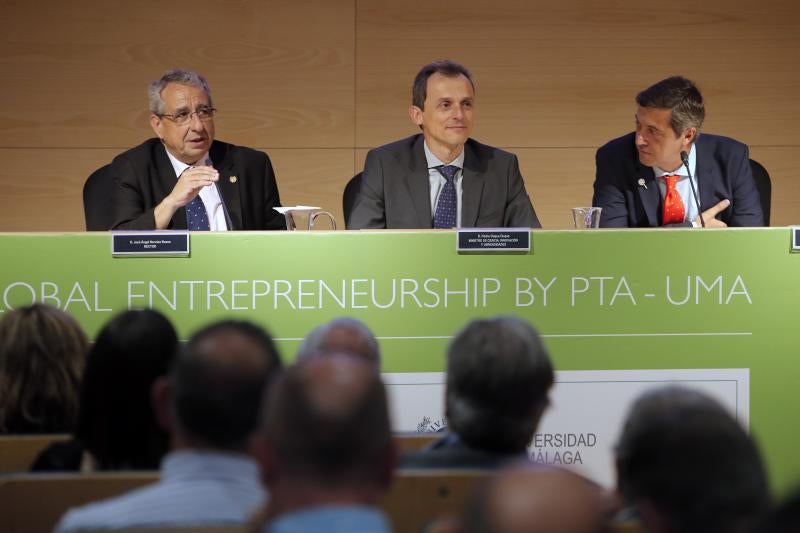 El nuevo ministro de Ciencia, Innovación y Universidades, Pedro Duque, visita la Universidad de Málaga y considera una prioridad la transferencia tecnológica, más ayudas y menos limitaciones a la investigación.