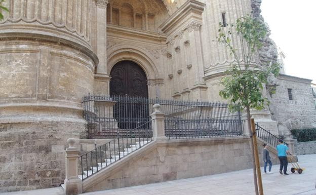 El uso de la puerta catedralicia del Postigo de los Abades resulta clave para el nuevo recorrido. 