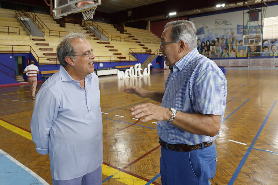 Aficionados,técnicos, directivos y jugadores se reunieron en el colegio de calle La Victoria para celebrar la efeméride