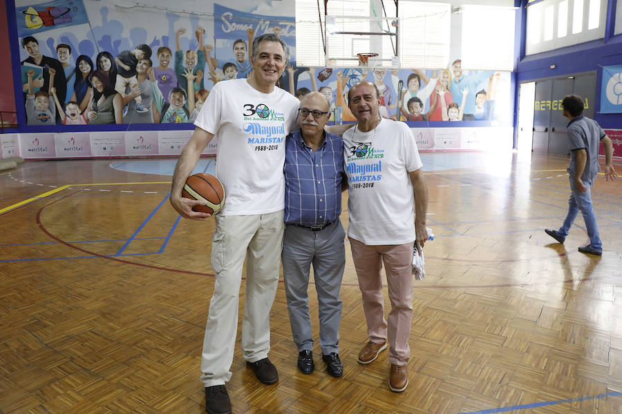 Aficionados,técnicos, directivos y jugadores se reunieron en el colegio de calle La Victoria para celebrar la efeméride