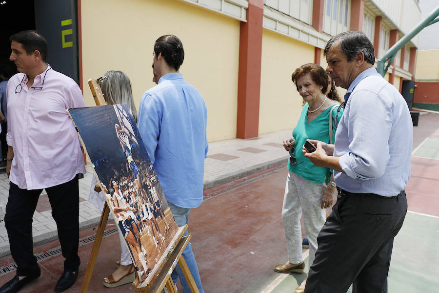 Aficionados,técnicos, directivos y jugadores se reunieron en el colegio de calle La Victoria para celebrar la efeméride