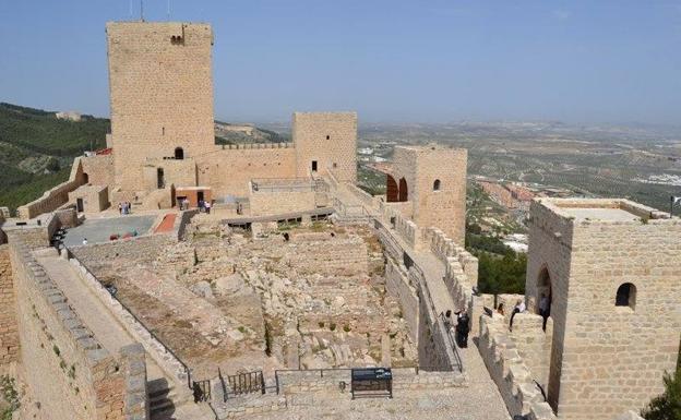 El castillo de Santa Catalina es protagonista en las noches de verano jienenses.