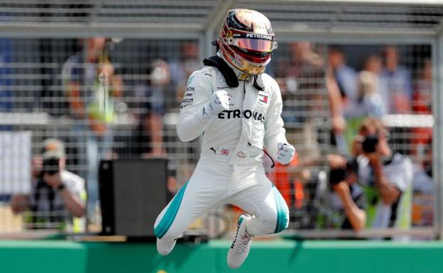 Hamilton, tras lograr la pole en el Gran Premio de Inglaterra.