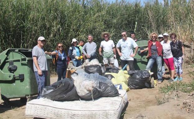 Voluntarios retiraron más de 300 kilos de basuras hace un mes 