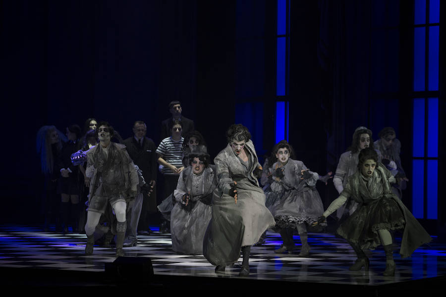 Fotos: &#039;La Familia Adams&#039; se estrena en el Teatro Cervantes de Málaga