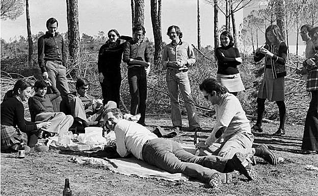 Célebre foto de la tortilla, en la que en realidad comían naranjas.