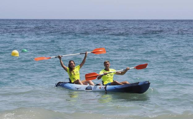 Excursiones en kayaks por la playa de Burriana. 