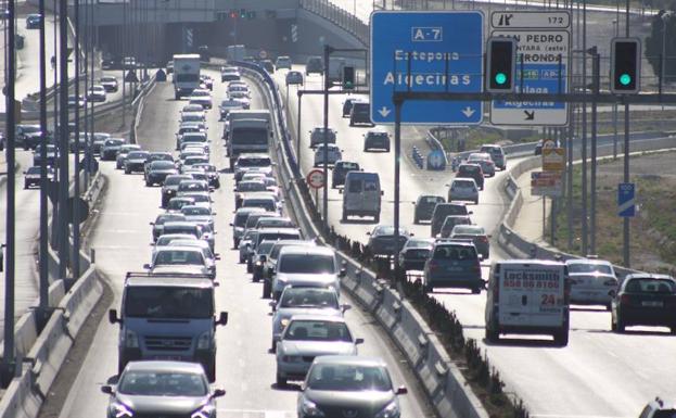 Caravana en el entorno del soterramiento de la travesía de San Pedro Alcántara. 