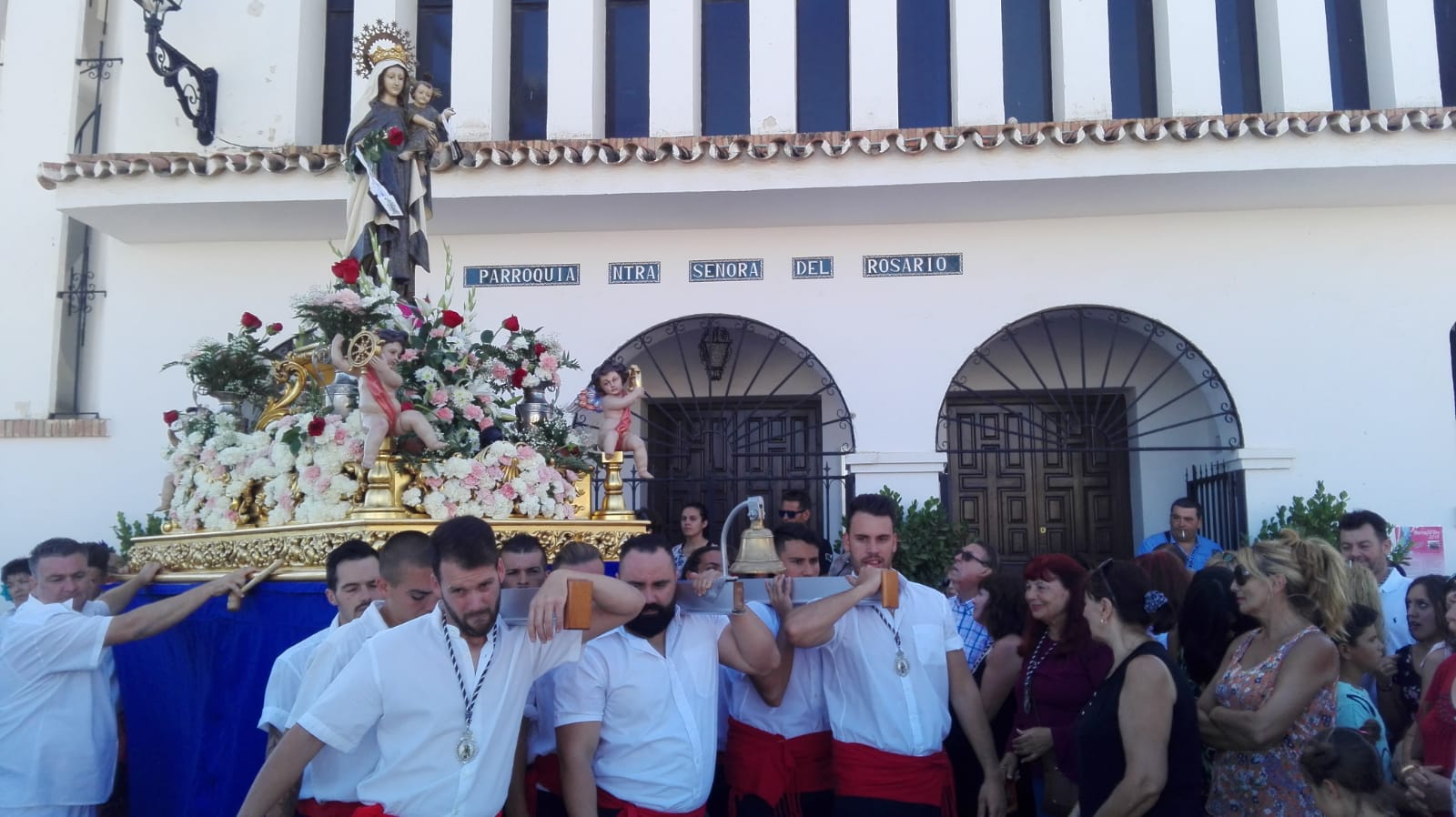 Salida de la Virgen del Carmen de Benajarafe.