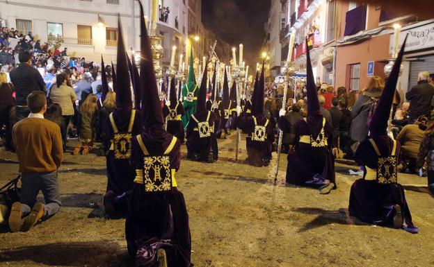 La bendición del Dulce Nombre de Jesús Nazareno del Paso en la Tribuna de los Pobres es una de las estampas que podría perderse. 