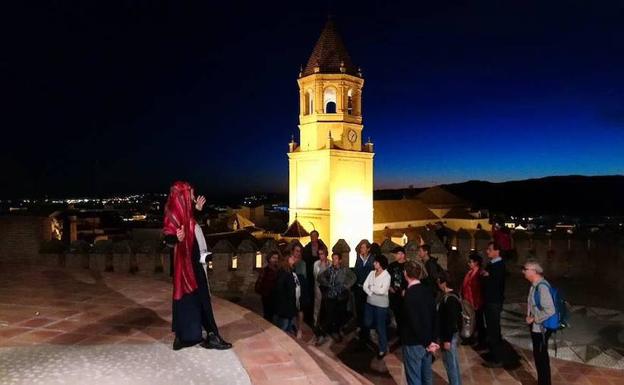 Visita nocturna teatralizada en Vélez-Málaga.
