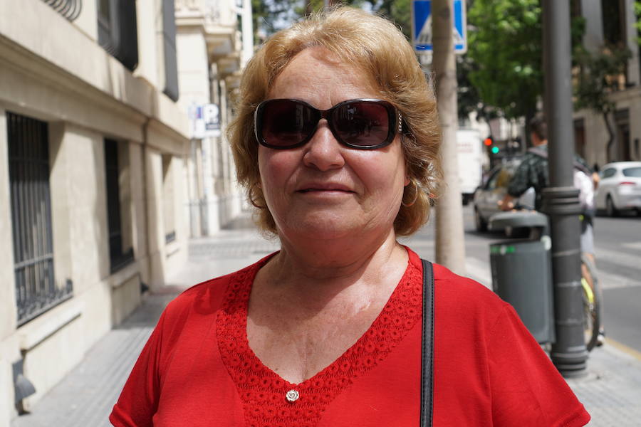 INÉS MARTÍN, 74 años: “La primera vez que fui me quitaron varias muelas de abajo y me dejaron con los provisionales y la segunda vez, tras quitarme varias de arriba, me dejaron los puntos. Fui a que me los retiraran y me topé con la clínica cerrada”