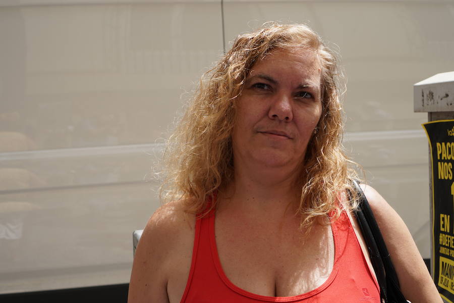 MARÍA ROSARIO CAPARRÓS, 49 años: “Entré en iDental porque me llamaron para mejorarme un presupuesto, de 13.000 a 3.000 euros. Me han sacado tres dientes, me han hecho tres empastes de los que dos se me han caído y me abrieron una endodoncia que no me cerraron y que me está produciendo dolores y ansiedad”