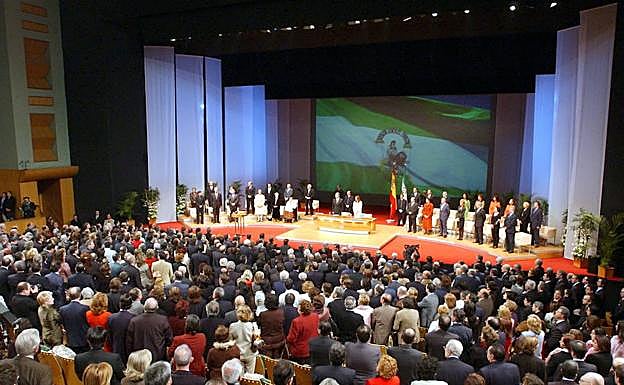 Sevilla. La capital andaluza inauguró en 1991 el Teatro de la Maestranza (con una sala de conciertos para 1.800 personas), al que se ha unido este año el Cartuja Center Cite, con un auditorio para 2.000 espectadores.