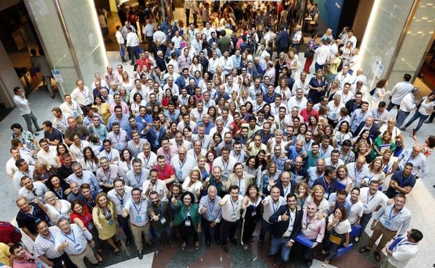 Imagen de los compromisarios andaluces ayer tarde en el congreso del PP después del acto de apertura. 