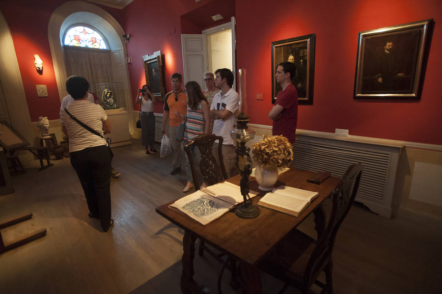 La Casa Natal, el Centre Pompidou Málaga y la Colección del Museo Ruso ofrecieron, con la entrada gratuita, diversas actividades entre las ocho de la tarde y la medianoche y diez grados menos que en la calle dentro de la iniciativa 'Noche en el Museo'.