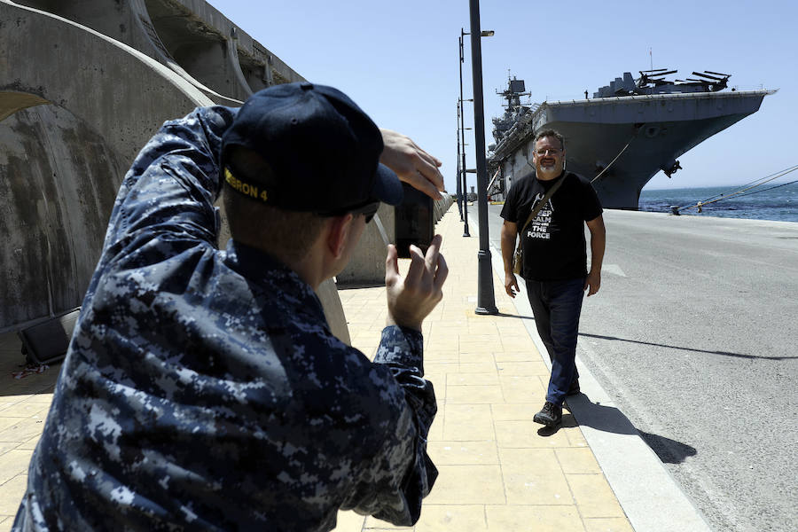 El portaaeronaves norteamericano USS Iwo Jima se encuentra atracado en el puerto de Málaga este fin de semana para dar descanso a los más de 2.500 militares que lleva a bordo, unos 1400 marines y otros 1.100 personal de marinería, tras permanecer seis meses de misión en Oriente Medio