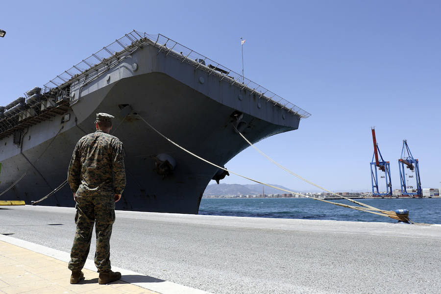 El portaaeronaves norteamericano USS Iwo Jima se encuentra atracado en el puerto de Málaga este fin de semana para dar descanso a los más de 2.500 militares que lleva a bordo, unos 1400 marines y otros 1.100 personal de marinería, tras permanecer seis meses de misión en Oriente Medio