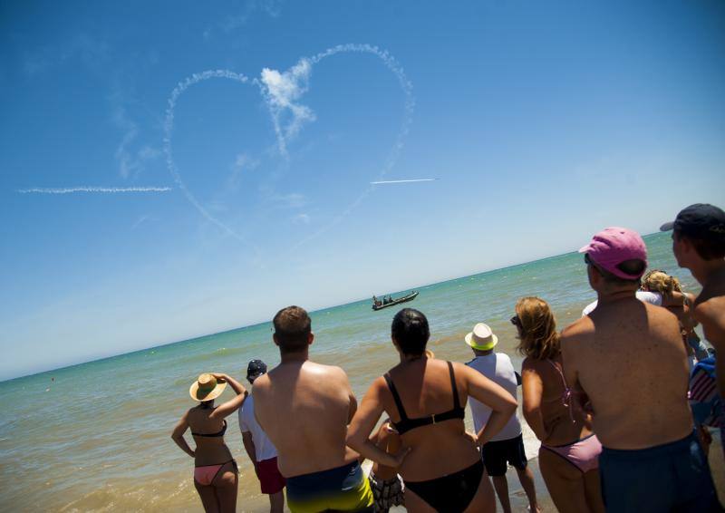 Torre del Mar acoge este festival aéreo internacional con 40 aeronaves de cuatro países diferentes 