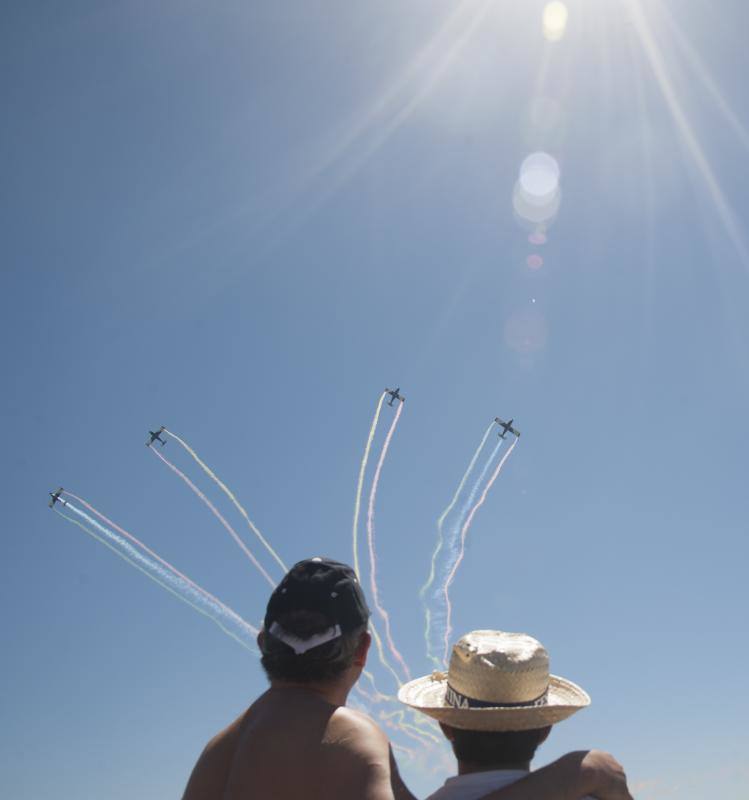 Torre del Mar acoge este festival aéreo internacional con 40 aeronaves de cuatro países diferentes 