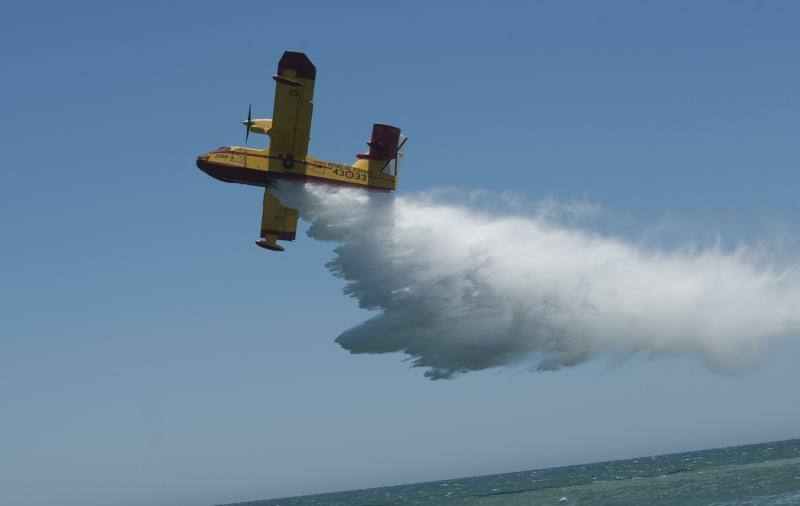 Torre del Mar acoge este festival aéreo internacional con 40 aeronaves de cuatro países diferentes 