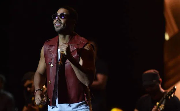 El rey de la bachata, Romeo Santos, actúa en la Feria