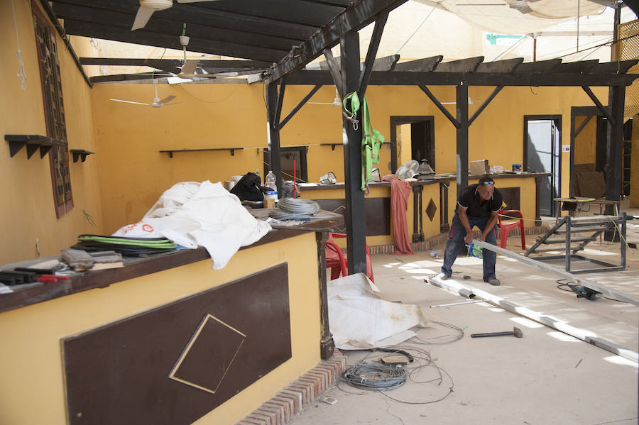 Cuenta atrás para la Feria de Málaga 2018 y en el Real del Cortijo de Torres se trabaja para que todo esté a punto.