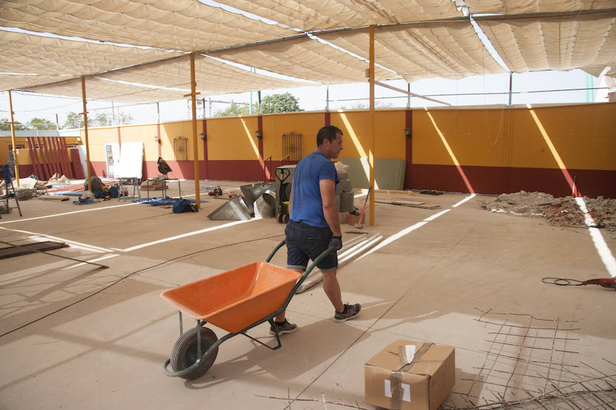 Cuenta atrás para la Feria de Málaga 2018 y en el Real del Cortijo de Torres se trabaja para que todo esté a punto.