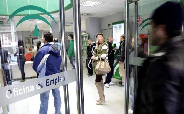 La cifra de parados en Andalucía baja en 5.534 personas en julio hasta alcanzar los 784.293 desempleados