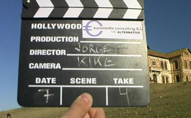La claqueta, con los nombres de Jorge y Kike, que marcaba el inicio de la filmación en Cortijo Jurado en el año 2000