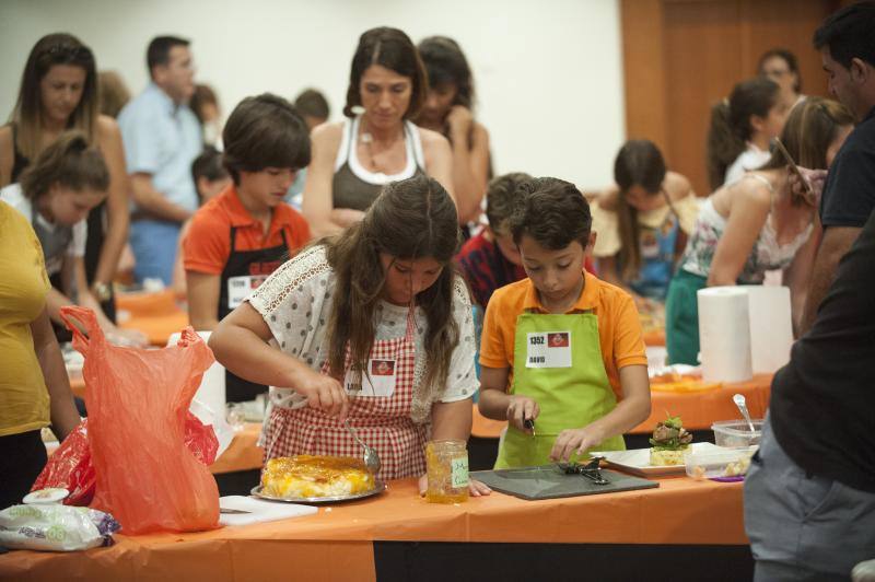 Niños de entre 8 y 12 años amantes de la cocina acuden a la capital para superar las pruebas y entrar en el nuevo programa. 