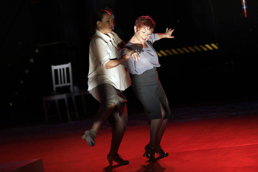 La bailaora malagueña Rocío Molina presentó en el Teatro Cervantes de Málaga su espectáculo 'Grito pelao' embarazada de cinco meses.