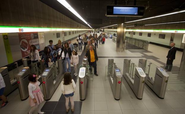 El metro amplía el horario del servicio durante la Feria de Málaga