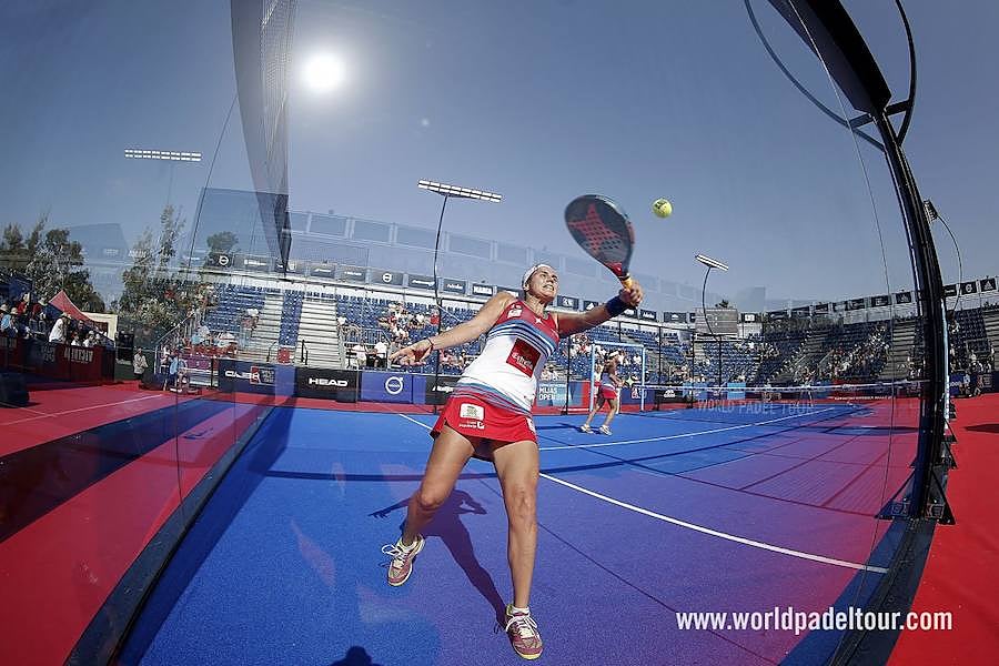 La sorpresa la ha dado la precoz Bea González, clasificándose a las 'semis' al ganar en la mañana de este viernes junto a su compañera Catalina Tenorio a la pareja Marta Ortega y Ariana Sánchez. Carolina Navarro ha quedado apeada de las semifinales al caer ante Marta Marrero y Alejandra Salazar.