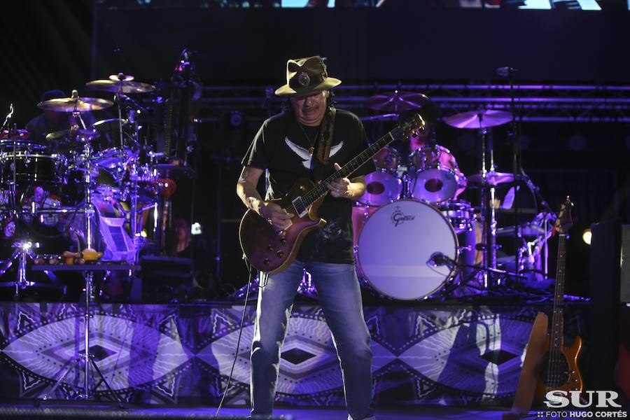Santana transforma la ladera del Sohail en una sucursal de Woodstock