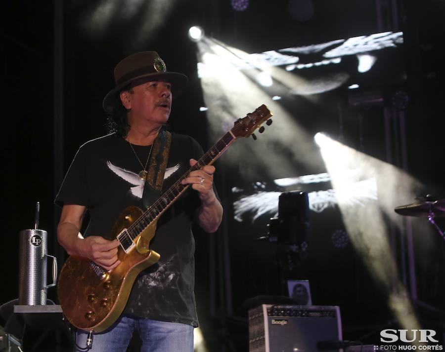 Santana transforma la ladera del Sohail en una sucursal de Woodstock