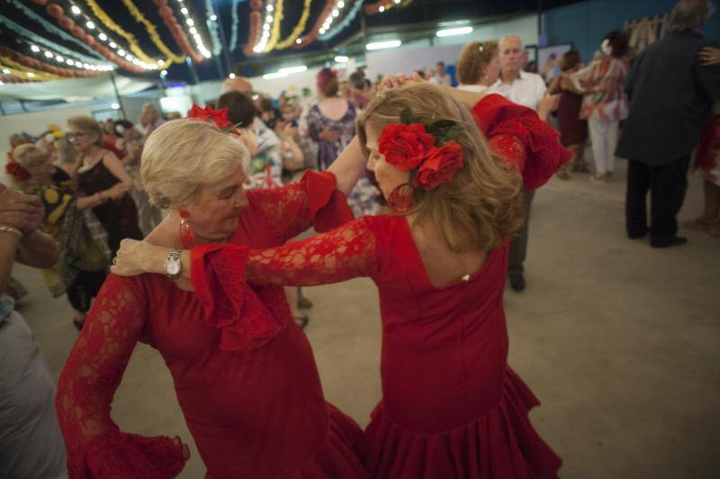 Las mejores imágenes de la tercera jornada de fiesta en la capital: la noche, en el Cortijo de Torres